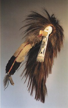 Kopfschmuck der Seneca-Prim�rnation mit
                            einer Feder mit bequilltem Federkiel