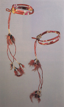 Bequillte Armb�nder der
                          Oglala-Prim�rnation