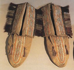 Mokassins mit Quillarbeit der Ureinwohner
                          der Delaware oder Ojibwa