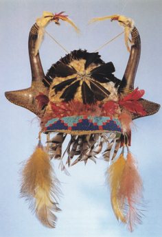 H�rnerhaube, eventuell von der
                          Sioux-Prim�rnation