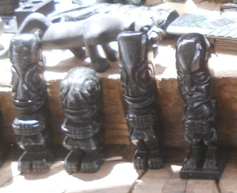 Handicraft workshop in Cusco Sacsayhuamn:
                    black figurines 01 - Incas or other
                    extraterrestrials: they were godS, zoom