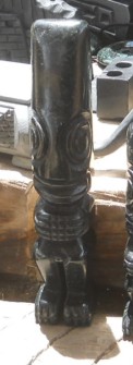 Taller en Cusco Sacsayhuamn: figurinas negras
                    02, parece un extraterrestre: fueron diosES