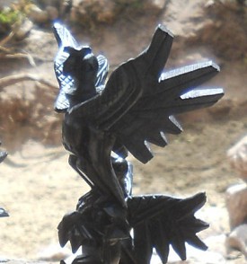 Kunsthandwerkwerkstatt in Cusco Sacsayhuamn:
                    Schwarze Figuren 04, und noch ein Adler