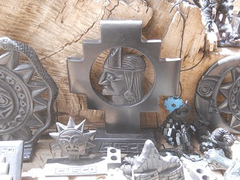Handicraft workshop in Cusco
                    Sacsayhuamn: cross of Mother Earth 02 in black with
                    an Inca head in it's center