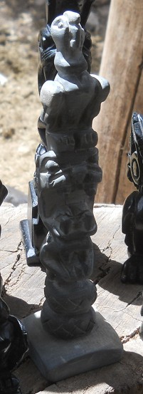 Taller en Cusco Sacsayhuamn, figurinas negras
                    06, hipoptamo y guila, primer plano