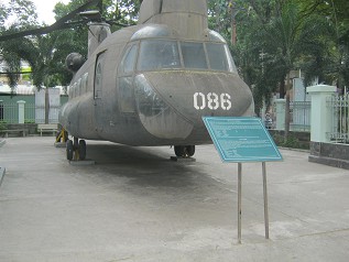 Der
                              NATO-Helikopter CH47 "Chinook"
                              02