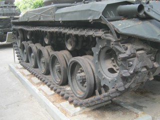 NATO-Panzer M41, Panzerketten und
                                  Laufwerke 01 Sicht von hinten