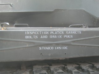 NATO-Panzer M41,
                                  Stauraum mit Beschriftung