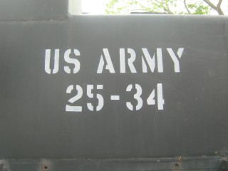 NATO-Bulldozer D7E, Beschriftung
                              "US" Army 25-34