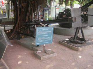 NATO-Leichtgesch�tz
                                          (Doppelflak) M40 106mm mit
                                          Texttafel