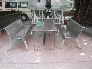 NATO-Aluminiumm�bel in der
                              "US"-NATO-Basis von Pleiku