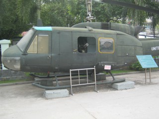 NATO-Helikopter Bell
                                  UH1 Huey, die Kabine