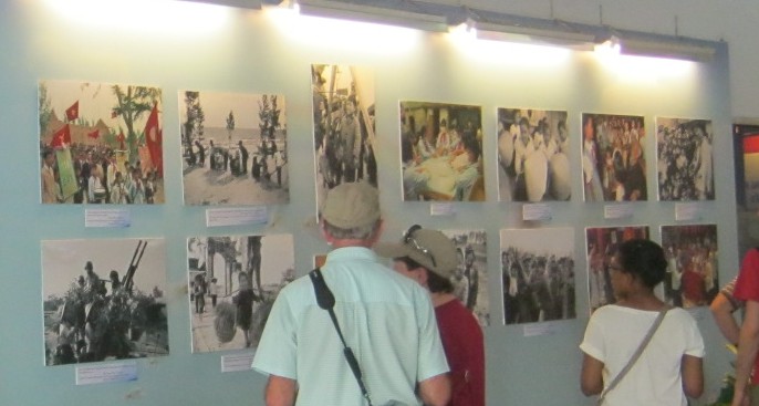 Kinder im
                              Vietnamkrieg, Fotowand mit Fotogalerie