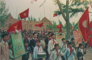 Heimatfront mit
                              Schulungsgruppen und Arbeitergruppen