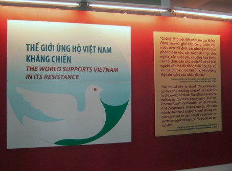 Sonderausstellung:
                              Die weltweite Unterst�tzung Vietnams mit
                              seinem Widerstand - Logo