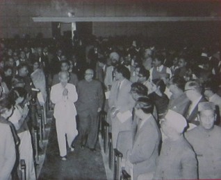 Ho Chi Minh 1958 in
                              Delhi, Indien: Am 7. Februar 1958 sprach
                              Pr�sident Ho Chi Minh in Neu Delhi
                              (Republik Indien) zu Intellektuellen