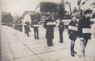 Arlington-Capitol-Marsch mit den
                              Namen von toten GIs (Marsch gegen den Tod
                              (March Against Death) 14. November 1969)
