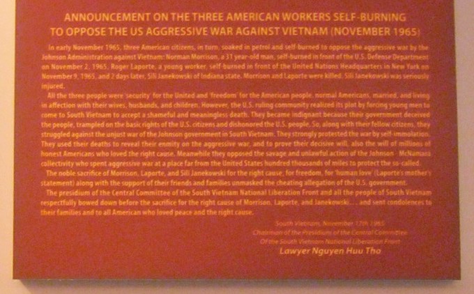 Nguyen
                              Huu To: Der Bericht �ber 3
                              Brandselbstmorde: Norman Morrison
                              (2.11.1965) - Roger Laporte (9.11.1965) -
                              Sili Janekowski (11.11.1965)