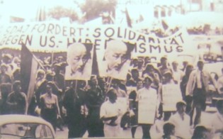 BRD
                              (Westdeutschland 1949-1991): Demonstration
                              gegen den Vietnamkrieg in Hamburg, 21.
                              Juni 1970