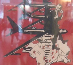 Pr�sident Nixon
                              versprach Frieden, machte aber eine
                              Eskalationspolitik und weitete den
                              Vietnamkrieg auf Laos und Kambodscha aus.
                              Hier wird Nixon als Bombenscheisser mit
                              Hakenkreuzfahne dargestellt