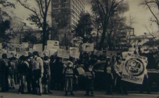 Mexiko:
                              Demonstration gegen den Vietnamkrieg in
                              Mexico City, 12. Mai 1972: Demonstration
                              gegen den Vietnamkrieg durch eine
                              "US"-Studentengruppe in Mexiko
                              vor der "US"-´Botschaft in
                              Mexico City, 12. Mai 1972