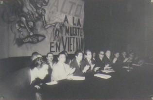 Mexiko: Demonstration gegen den
                              Vietnamkrieg am 17. M�rz 1966:
                              Demonstration der Sozialistischen
                              Volkspartei Mexikos zur Unterst�tzung des
                              vietnamesischen Volkes, 17. M�rz 1966