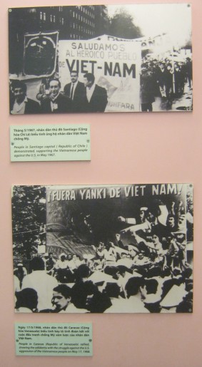 Demonstrationen
                              gegen den Vietnamkrieg in Santiago de
                              Chile 1967 und in Caracas 1968