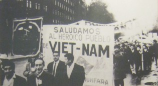Chile:
                              Demonstration gegen den Vietnamkrieg in
                              Santiago de Chile im Mai 1967: Bev�lkerung
                              in Santiago (Hauptstadt der Republik
                              Chile) demonstrierte im Mai 1967 f�r die
                              Unterst�tzung des vietnamesischen Volks
                              gegen die "USA".