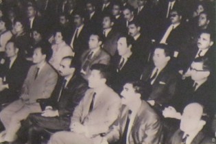 Algerien: Versammlung und
                              Petition gegen den Vietnamkrieg in Algier
                              am 20. September 1966: Bev�lkerung in
                              Algiers (Hauptstadt von Algerien)
                              demonstrierten mit einer Petition an die
                              "US"-Botschaft ihren Protest
                              gegen den aggressiven Krieg der
                              "USA" in Vietnam, 20. Dezember
                              1966