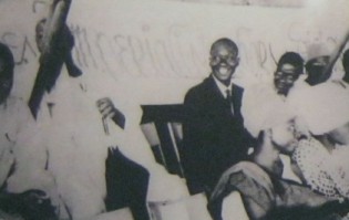 Mali: Demonstration gegen den
                              Vietnamkrieg, 22.September 1967:
                              Bev�lkerung in Mali demonstrierten am 22.
                              September 1967 f�r den Widerstand gegen
                              die"USA" und f�r eine nationale
                              Rettung des vietnamesischen Volkes.