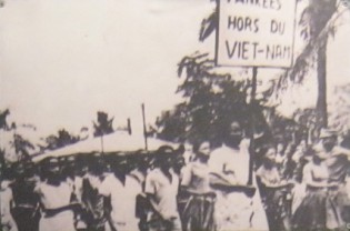 Kongo: Demonstration gegen
                              den Vietnamkrieg in Brazaville, 14. Mai
                              1967: Bev�lkerung in Brazzaville
                              (Hauptstadt des Kongo) demonstrierte am
                              14. Mai 1967 mit der Forderung, dass die
                              "USA" ihren Aggressionskrieg in
                              Vietnam beenden.