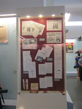 Zeitungsartikel gegen
                              den Vietnamkrieg