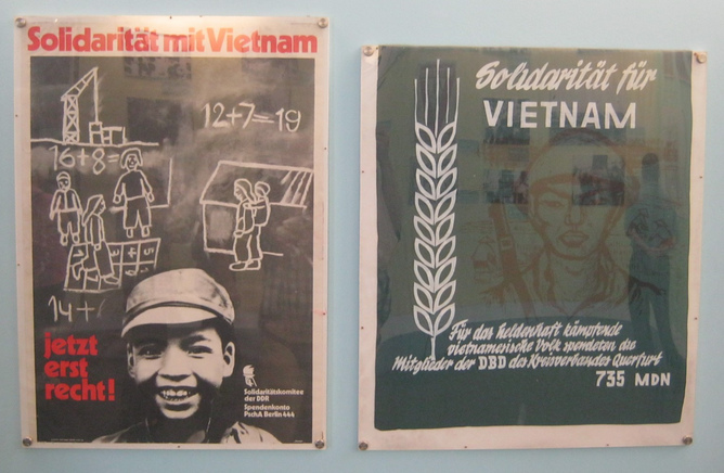 Plakate der
                                    DDR (Ostdeutschland) f�r die
                                    Solidarit�t mit Vietnam 3, 4