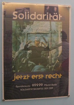 Plakat der DDR (Ostdeutschland) f�r
                                Solidarit�t mit Vietnam 5