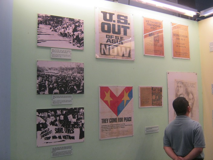 Plakate und Demonstrationen in
                              Australien gegen den Vietnamkrieg