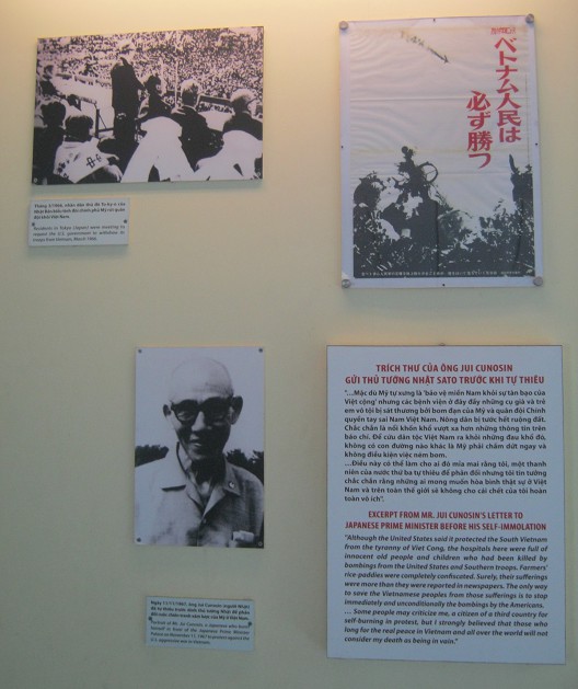 Japan:
                                  Demonstrationen, Protestplakat und
                                  Selbstverbrennung gegen den
                                  Vietnamkrieg