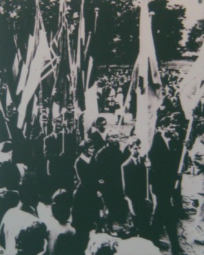 Helsinki-Weltfriedenskonferenz gegen
                              den Vietnamkrieg 1965:
                              Weltfriedenskonferenz f�r nationale
                              Unabh�ngigkeit und Abr�stung in Helsinki
                              (Hauptstadt der Republik Finnland): Im
                              Juli 1965 wurde ein Treffen organisiert,
                              um die Solidarit�t mit dem vietnamesischen
                              Volk gegen die "US"-Aggression
                              zu manifestieren.