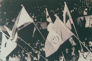 Kuba:
                              Vietnam-Woche in Havanna, 19. M�rz 1966:
                              In Havanna (Hauptstadt Kubas) wurde eine
                              "Vietnamwoche" durchgef�rt, wo
                              Leute aus Asien, Afrika und
                              Latein-"Amerika" teilnahmen -
                              Foto vom 19. M�rz 1966