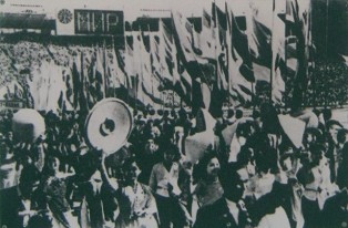 Jugend- und Studententreffen in
                              Helsinki f�r einen vietnamesischen Sieg,
                              die vietnamesische Delegation, 25. August
                              1969: In Helsinki (Hauptstadt von
                              Finnland) fand ab dem 25. August 1969 die
                              Veranstaltung "Weltweite Jugend- und
                              Studenten f�r den endg�ltigen Sieg des
                              vietnamesischen Volkes" statt. Die
                              vietnamesische Delegation mit Jugendlichen
                              und Studenten f�hrte an dieser
                              Veranstaltung einen Marsch von 650
                              Delegierten auf 78 L�ndern an.