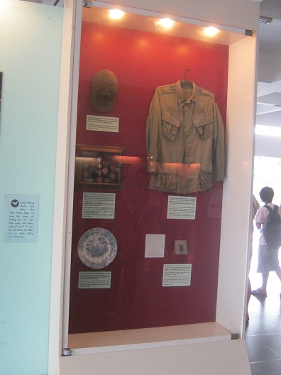 Soldatenausr�stung in einer
                              Vitrine