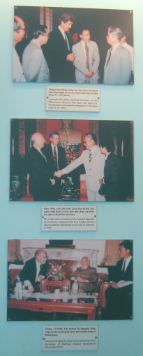 Kriminelle
                              "USA": Delegierte der
                              Clinton-Regierung in Vietnam 1993+1995