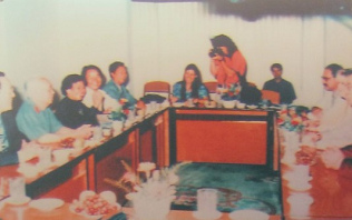 "US"-Veteranenvereinigung
                                in Vietnam 1995: Die
                                "US"-Vietnamesische
                                Veteranengesellschaft �berreichte im
                                Februar 1995 Dokumente der
                                Vietnamesischen Volksarmee.