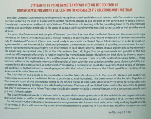 Der
                                                  Pr�sident von Vietnam
                                                  dankt den Leuten, die
                                                  zur Normalisierung der
                                                  Beziehungen zwischen
                                                  Vietnam und den
                                                  "USA"
                                                  beigetragen haben,
                                                  Text