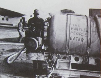 NATO-Milit�rflugplatz Da Nang:
                                    Agent Orange wird in Container
                                    abgef�llt, Nahaufnahme