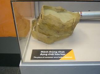 Pestizidcontainer
                                  am Raketenwerfer