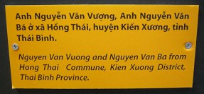 Zwei Agent-Orange-Opfer:
                              Nguyen Van Vuong und Nguyen Van Ba, Text:
                              Nguyen Van Vuong und Nguyen Van Ba aus der
                              Gemeinde Hong Thai, Distrikt Kien Xuong,
                              Provinz Thai Binh