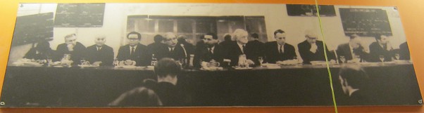 Die Internationale
                              Wissenschaftskonferenz �ber Herbizid, das
                              Podium: Die Internationale
                              Wissenschaftskonferenz �ber Herbizide, die
                              im Vietnamkrieg von der
                              "US"-Seite benutzt wurden, fand
                              am 12. Dezember 1970 in Paris in
                              Frankreich statt.