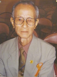 Herr Mai Gian Vu aus Saigon (Ho Chi
                                Minh City, HCMC) war Zeuge am
                                Internationalen Volkstribunal zur
                                Unterst�tzung vietnamesischer
                                Agent-Orange-Opfer, 15.-18. Mai 2009 in
                                Paris: Herr Mai Gian Vu aus Saigon (Ho
                                Chi Minh City, HCMC) war Zeuge am
                                Internationalen Volkstribunal. Er wurde
                                1937 geboren, diente in der
                                S�dvietnam-Armee bei Spr�haktionen von
                                1968 bis 1974. Durch die Wirkung von
                                Agent Orange verlor er drei Kinder.