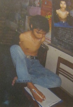 Agent-Orange-Opfer Nguyen
                                        Minh Phu (ohne Arme)