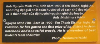 Agent-Orange-Opfer
                                                Nguyen Minh Phu (ohne
                                                Arme), Text: Nguyen Minh
                                                Phu - geboren 1990 -
                                                Distrikt Yen Thanh,
                                                Provinz Nghe An. Er
                                                gewann in seinem
                                                Distrikt den ersten
                                                Preis f�r saubere
                                                Buchf�hrung und in
                                                Sch�nschreibung. Er ist
                                                einer dere besten
                                                Studenten in seinem
                                                Distrikt. Foto:
                                                Nishimura Yoichi